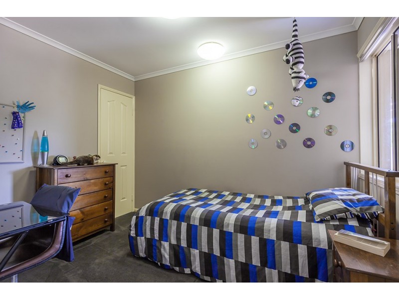 10 Vanham Close, Middle Ridge QLD 4350