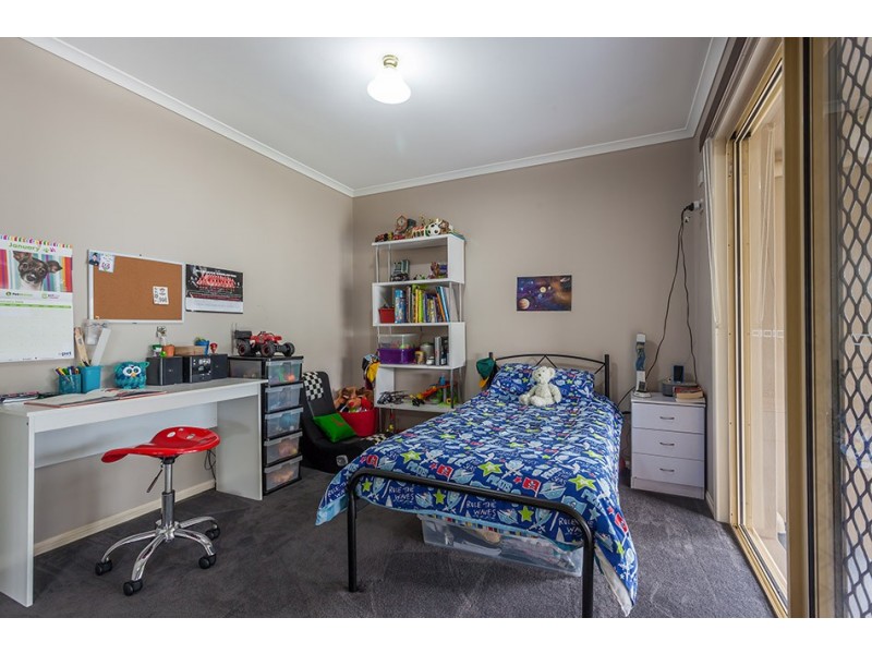 10 Vanham Close, Middle Ridge QLD 4350