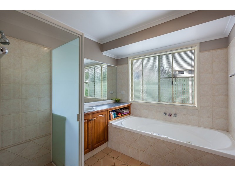 10 Vanham Close, Middle Ridge QLD 4350