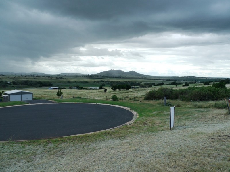 13 Panorama Crescent, Gowrie Junction QLD 4352