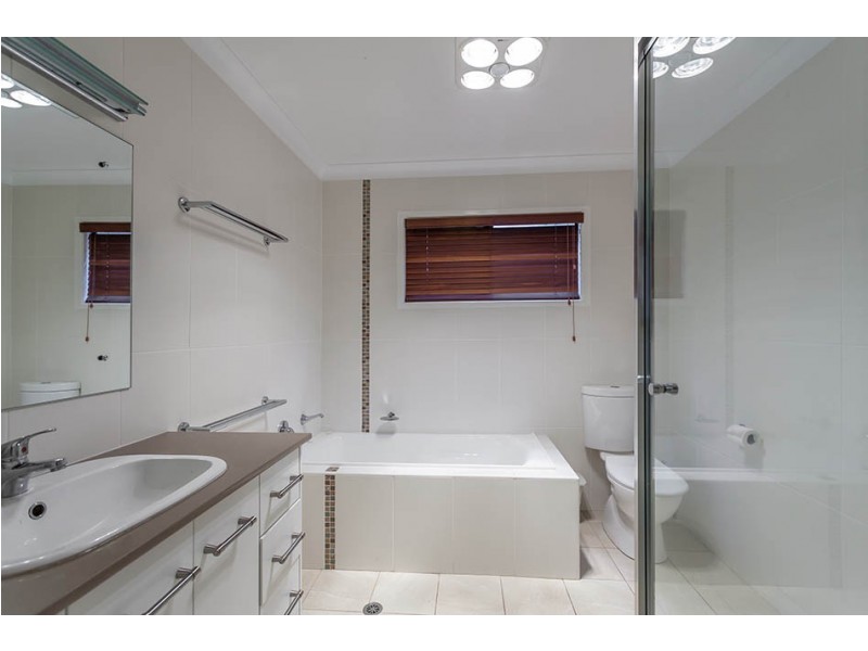 5 Sylvan Court, Glenvale QLD 4350