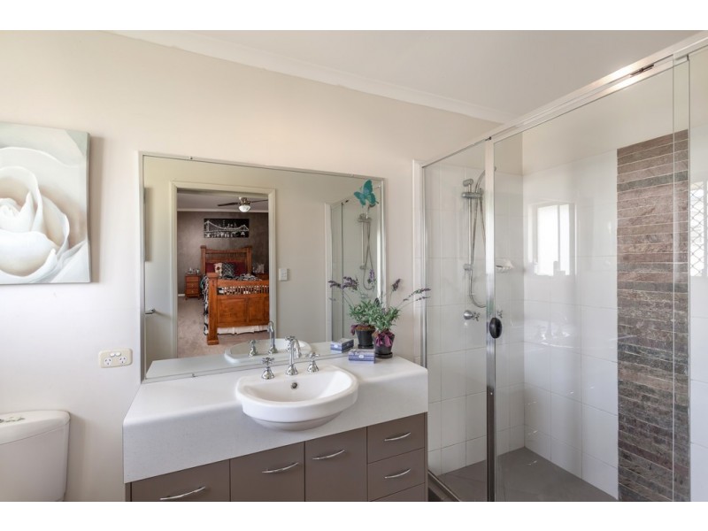 10 Marlowe Court, Westbrook QLD 4350