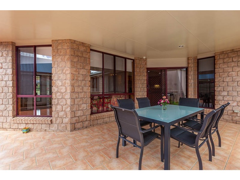 23 Prime Minister Drive, Middle Ridge QLD 4350