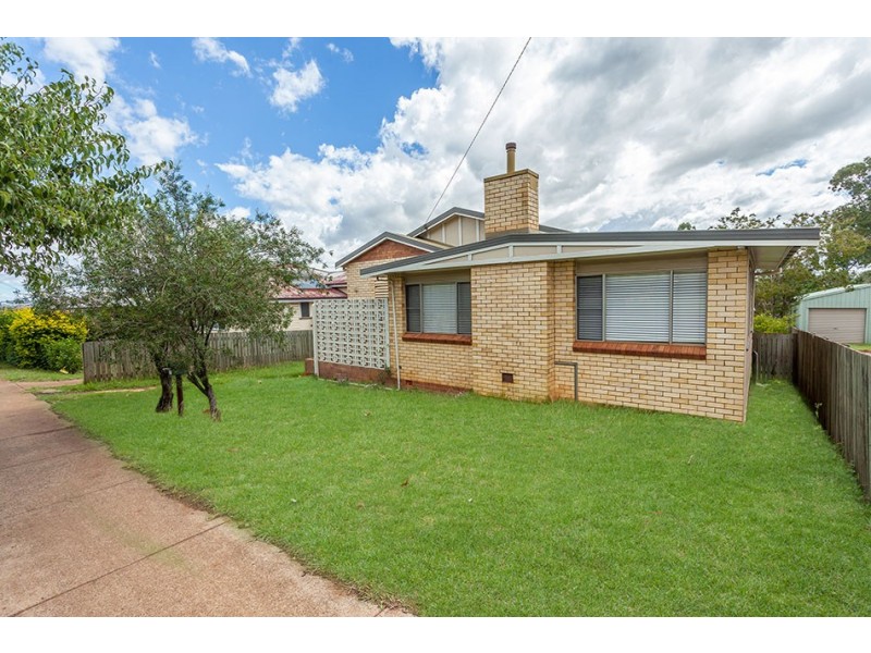 111 Ruthven Street, Harlaxton QLD 4350