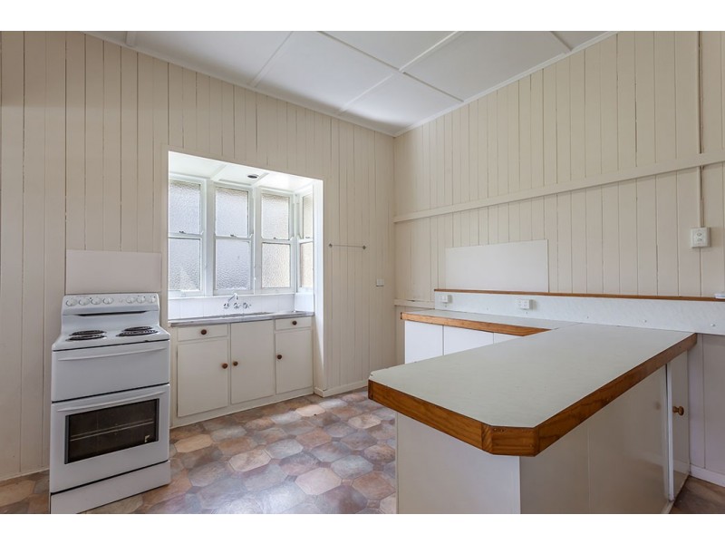 111 Ruthven Street, Harlaxton QLD 4350