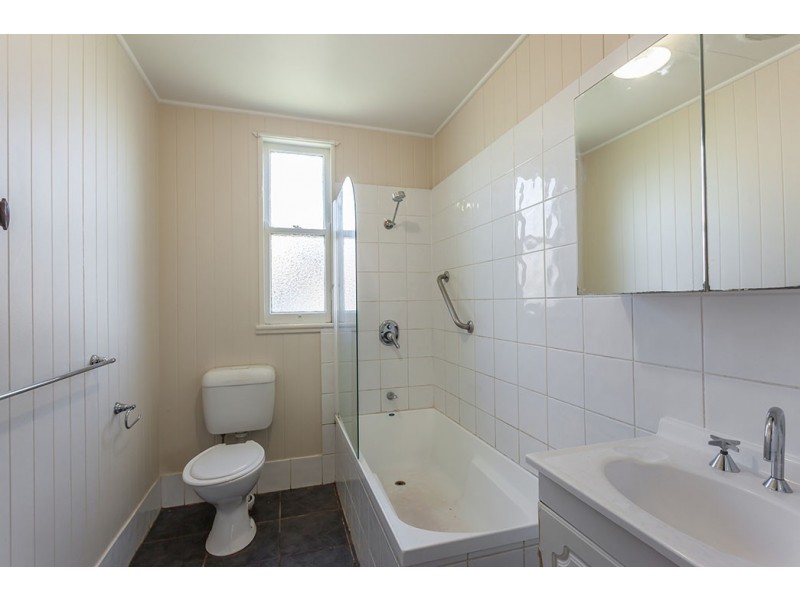 111 Ruthven Street, Harlaxton QLD 4350