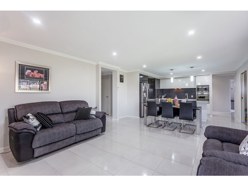 202 Nelson Street, Kearneys Spring QLD 4350