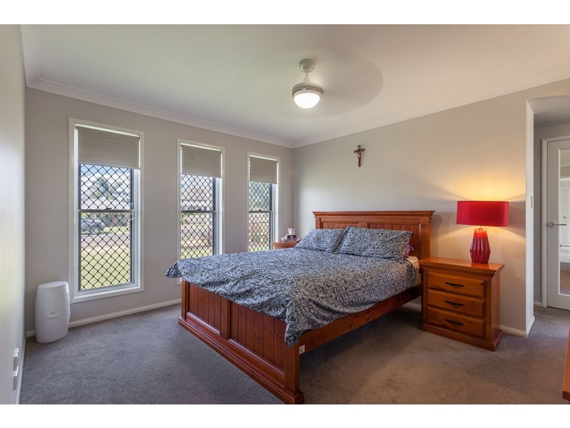 202 Nelson Street, Kearneys Spring QLD 4350