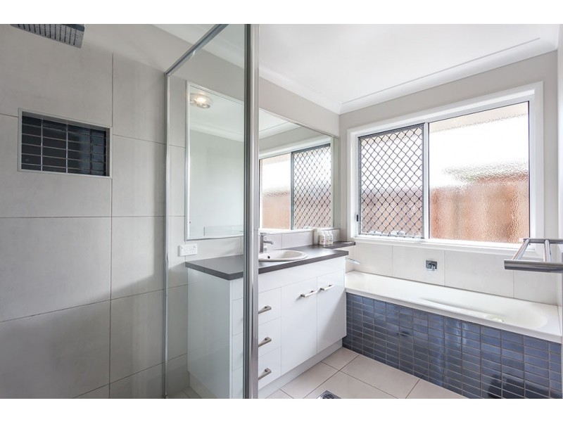 202 Nelson Street, Kearneys Spring QLD 4350