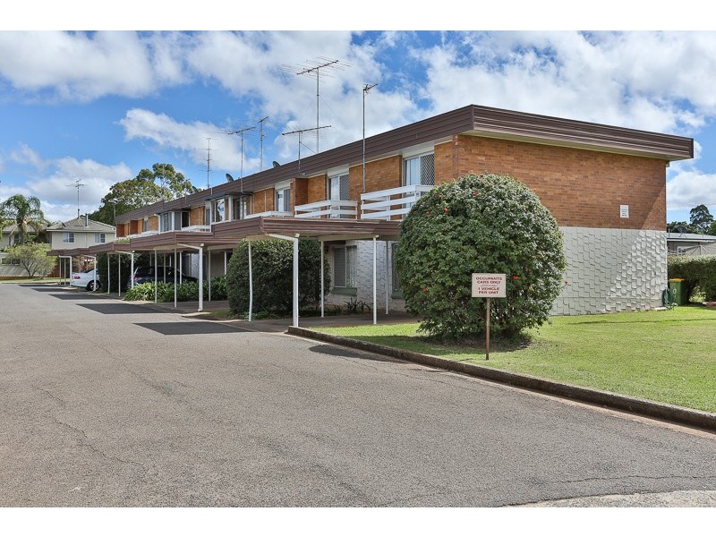 8/9 Whitefriars Street, Rockville QLD 4350