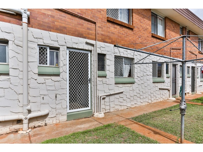 8/9 Whitefriars Street, Rockville QLD 4350