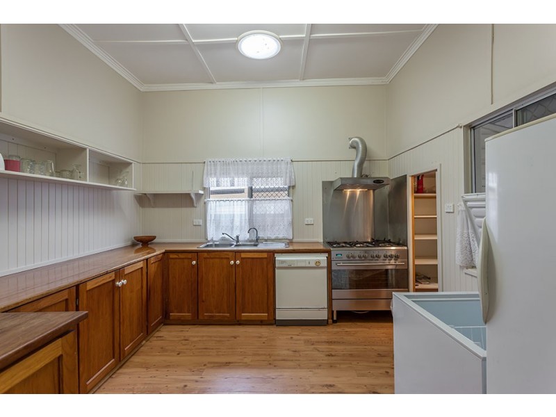 14 Edward Street, North Toowoomba QLD 4350