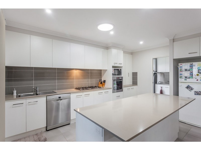 208 Nelson Street, Kearneys Spring QLD 4350