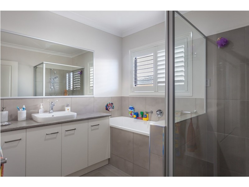 208 Nelson Street, Kearneys Spring QLD 4350