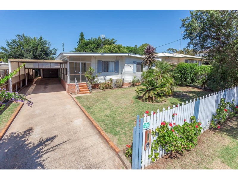 18 Dalgleish Street, South Toowoomba QLD 4350