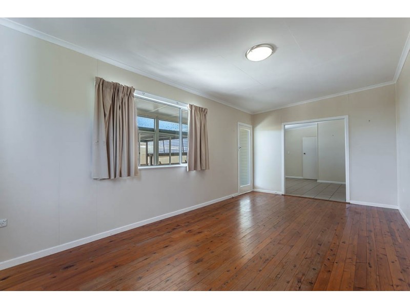 18 Dalgleish Street, South Toowoomba QLD 4350