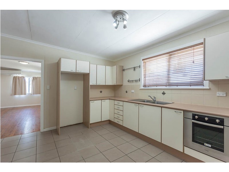 18 Dalgleish Street, South Toowoomba QLD 4350