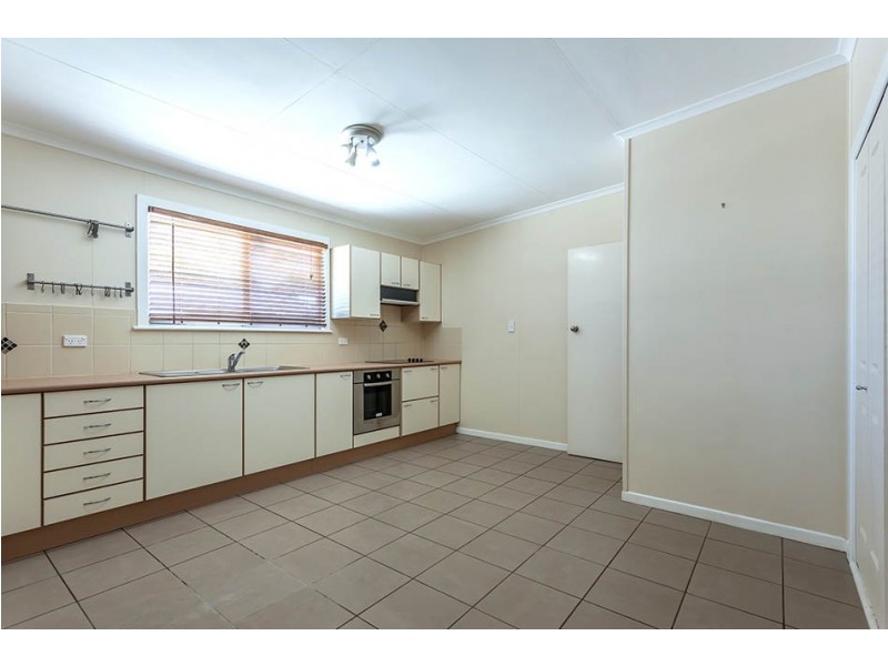 18 Dalgleish Street, South Toowoomba QLD 4350
