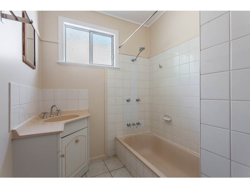 18 Dalgleish Street, South Toowoomba QLD 4350