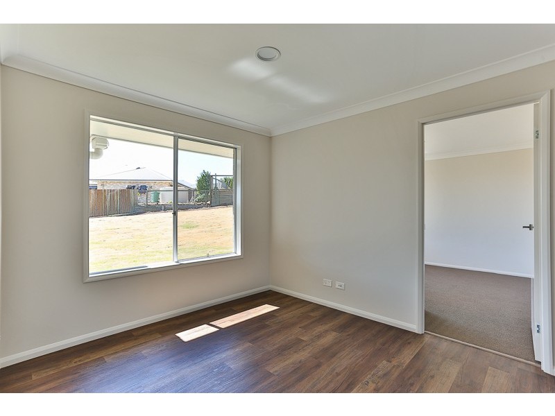 20 Maculan Crescent, Westbrook QLD 4350