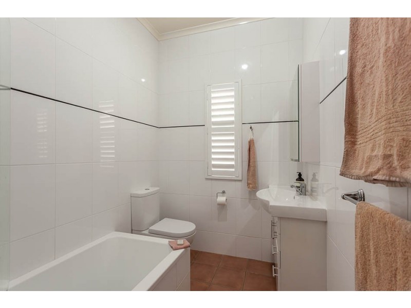 23 Cay Street, Newtown QLD 4350