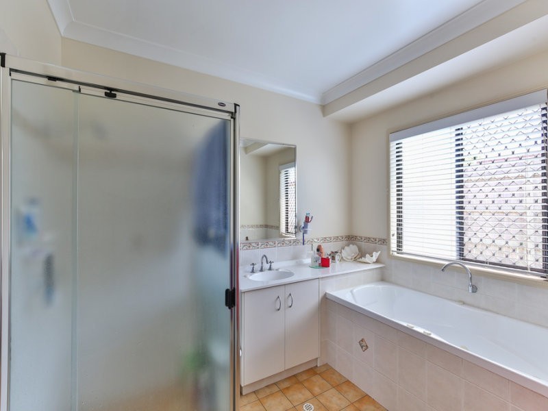 28 Holt Street, Middle Ridge QLD 4350