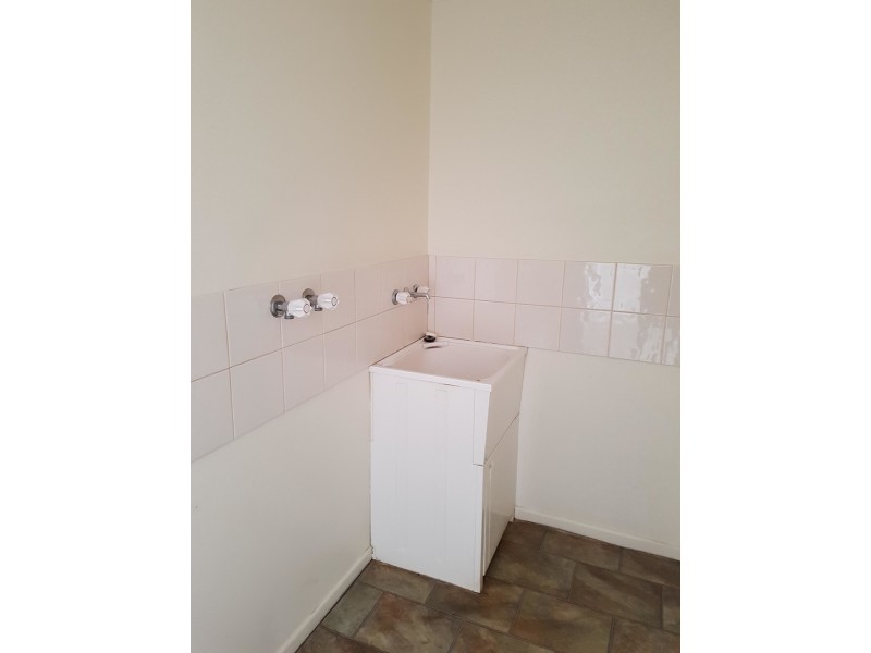 2/53a Holberton Street, Newtown QLD 4350