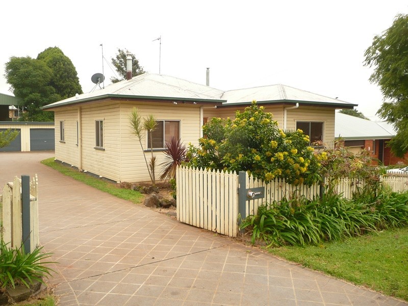11 Norah Street, Centenary Heights QLD 4350