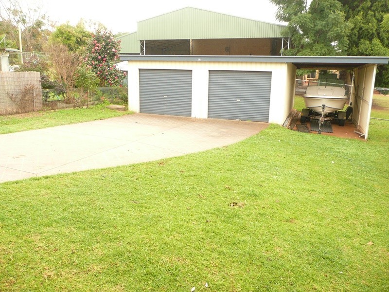 11 Norah Street, Centenary Heights QLD 4350