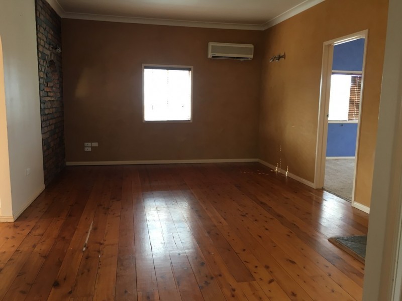 11 Norah Street, Centenary Heights QLD 4350