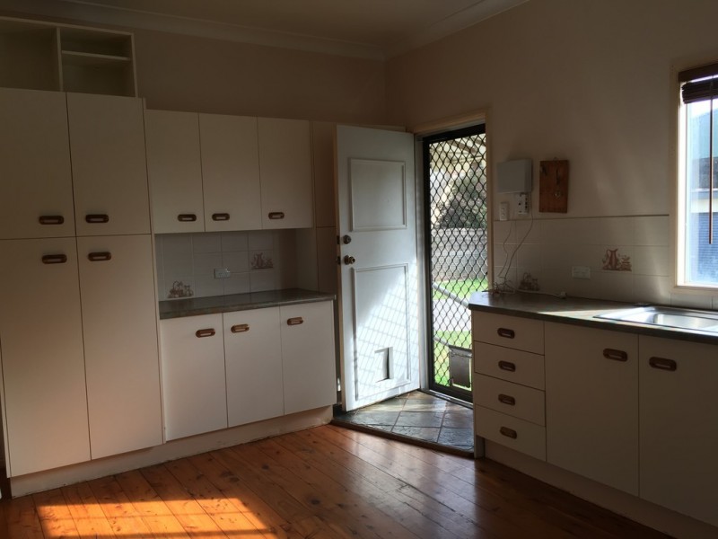 11 Norah Street, Centenary Heights QLD 4350