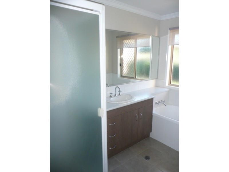 3 McCallum Court, Middle Ridge QLD 4350