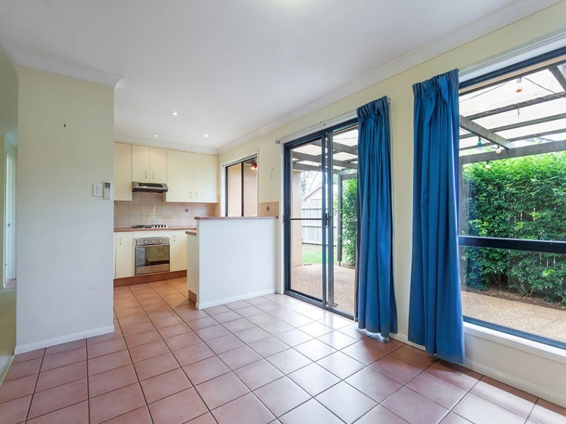 2/218 Campbell Street, Newtown QLD 4350