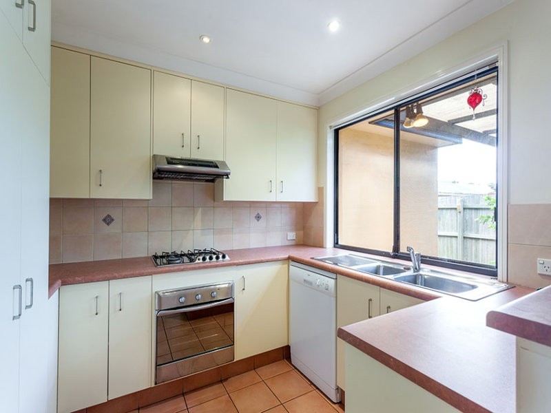 2/218 Campbell Street, Newtown QLD 4350