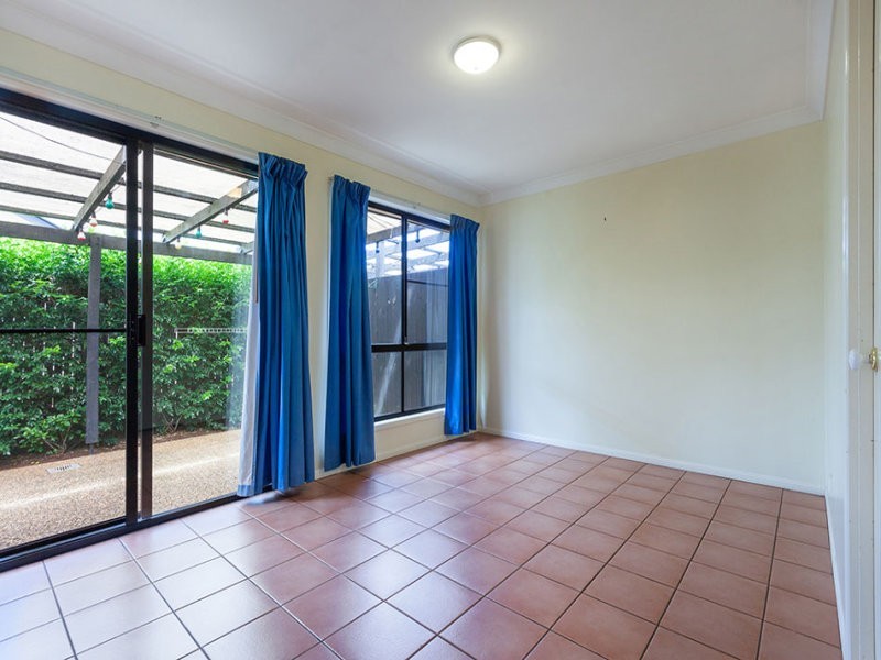 2/218 Campbell Street, Newtown QLD 4350