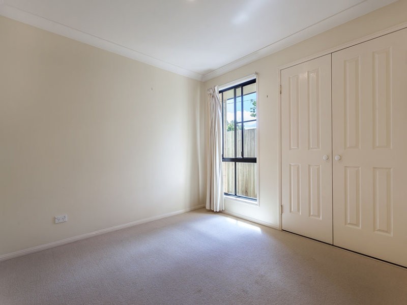 2/218 Campbell Street, Newtown QLD 4350