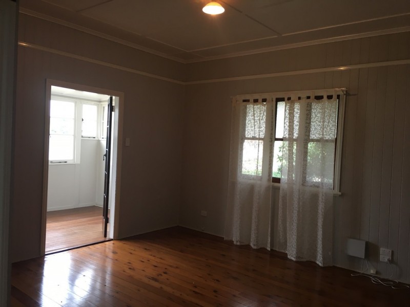 6 Clyde Street, Mount Lofty QLD 4350