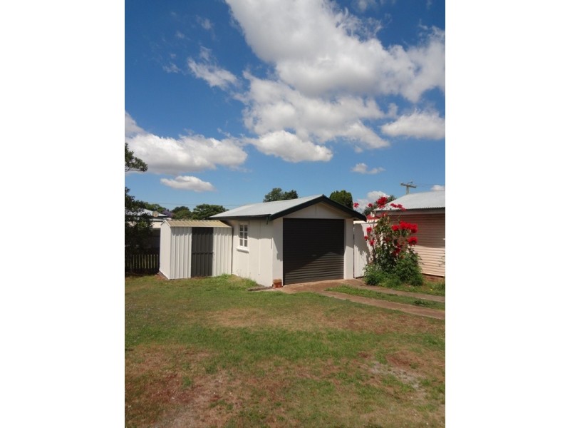 4 Stonehaven Street, Mount Lofty QLD 4350