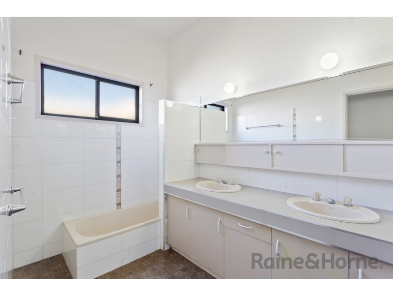 27 Brangus Street, Harristown QLD 4350