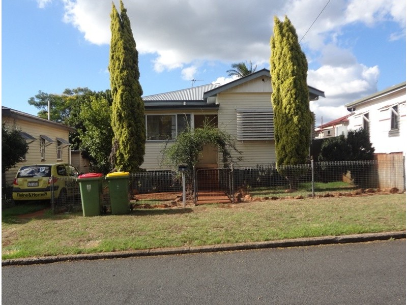 17 Chamberlain Street, North Toowoomba QLD 4350