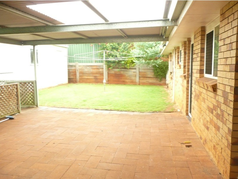 123 Glenvale Road, Newtown QLD 4350