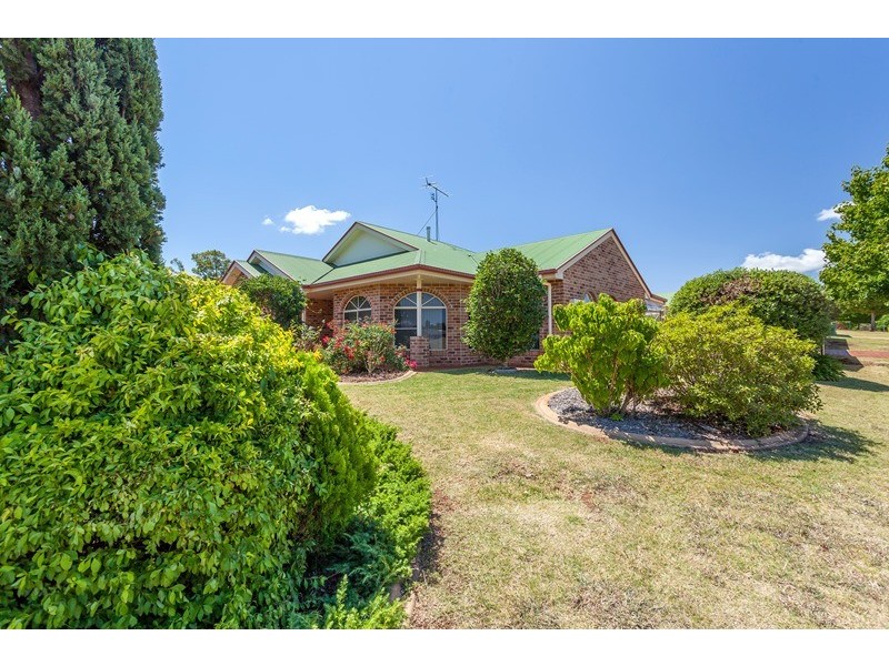 84 Bouganvillea Drive, Middle Ridge QLD 4350