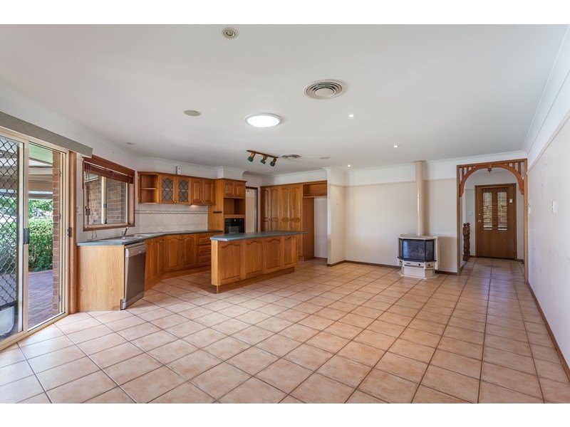 84 Bouganvillea Drive, Middle Ridge QLD 4350