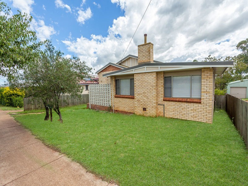 111 Ruthven Street, Harlaxton QLD 4350