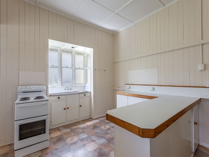 111 Ruthven Street, Harlaxton QLD 4350