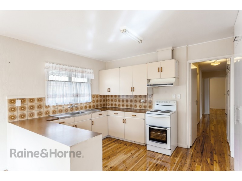 4 Beck Street, Mount Lofty QLD 4350