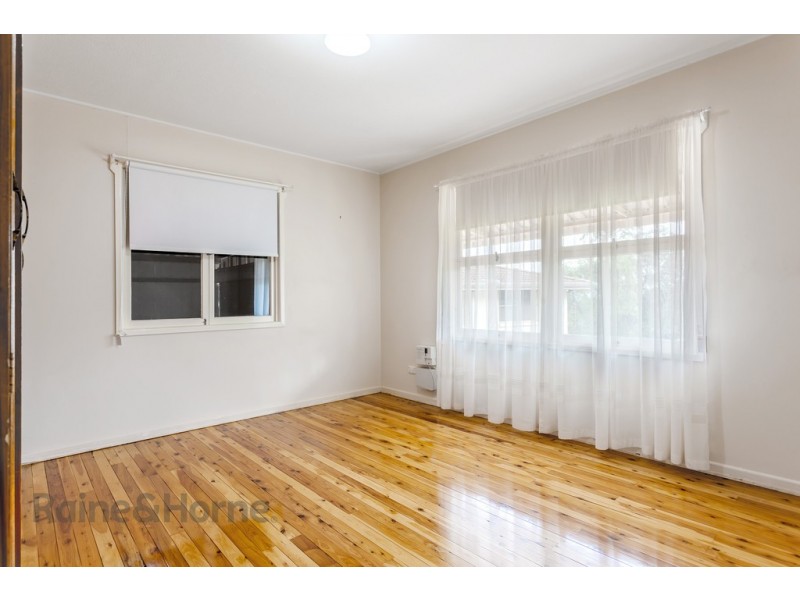 4 Beck Street, Mount Lofty QLD 4350