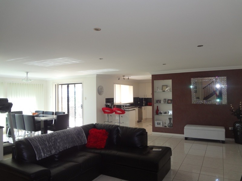 4 Banksdale Drive, Middle Ridge QLD 4350