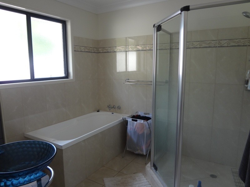 4 Banksdale Drive, Middle Ridge QLD 4350