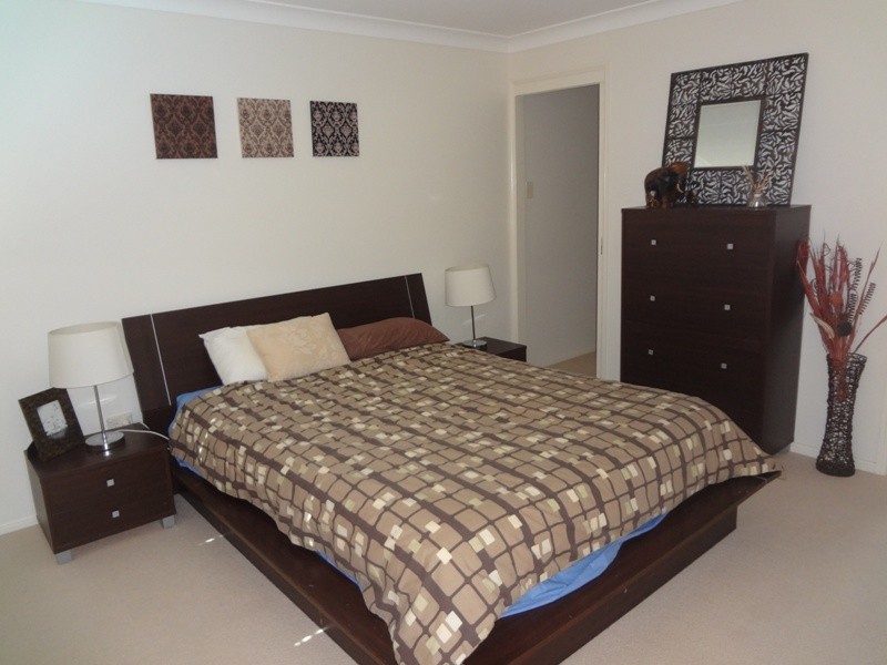 4 Banksdale Drive, Middle Ridge QLD 4350